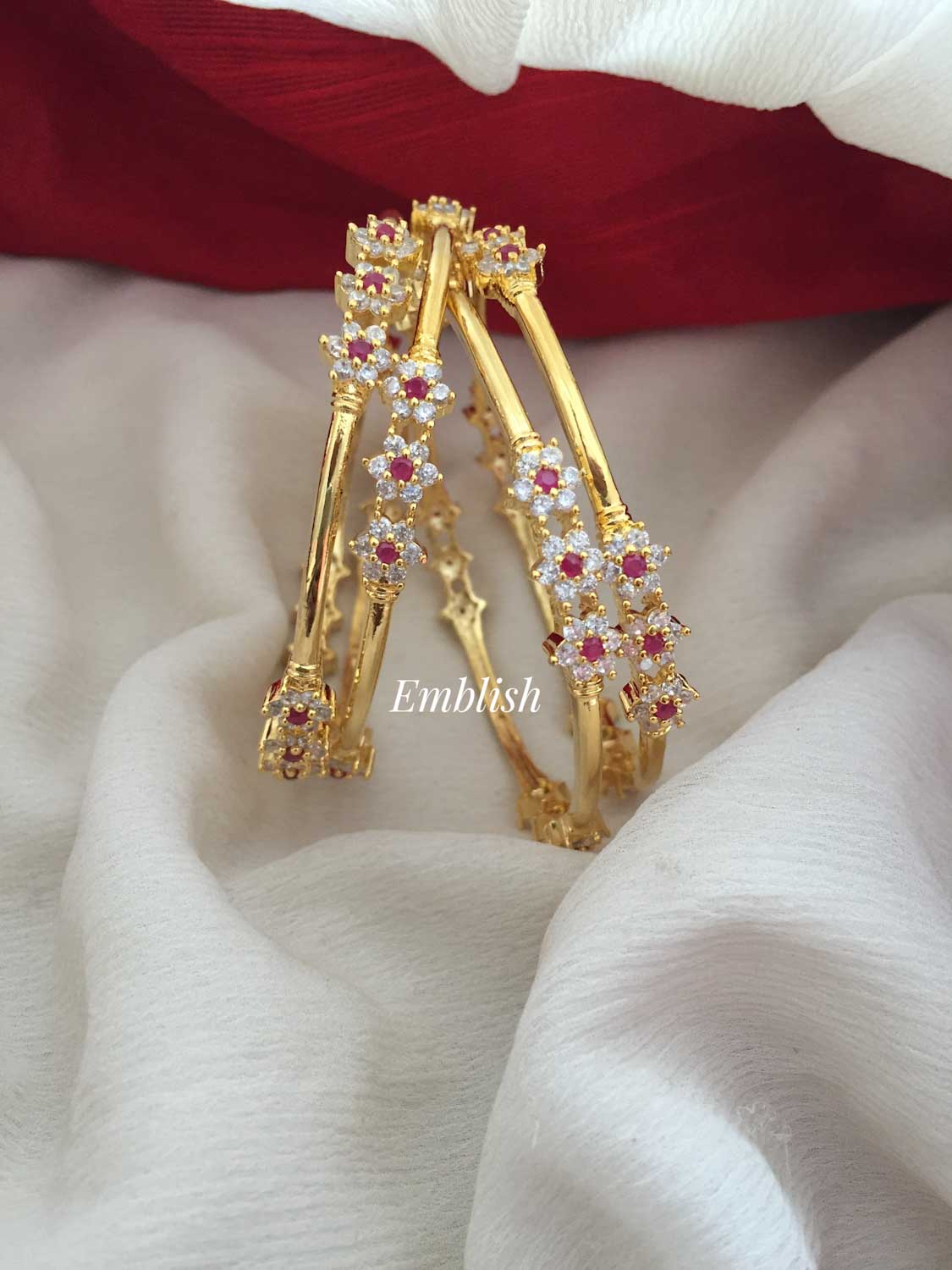 Gold polish Ruby Ad flower set bangles 